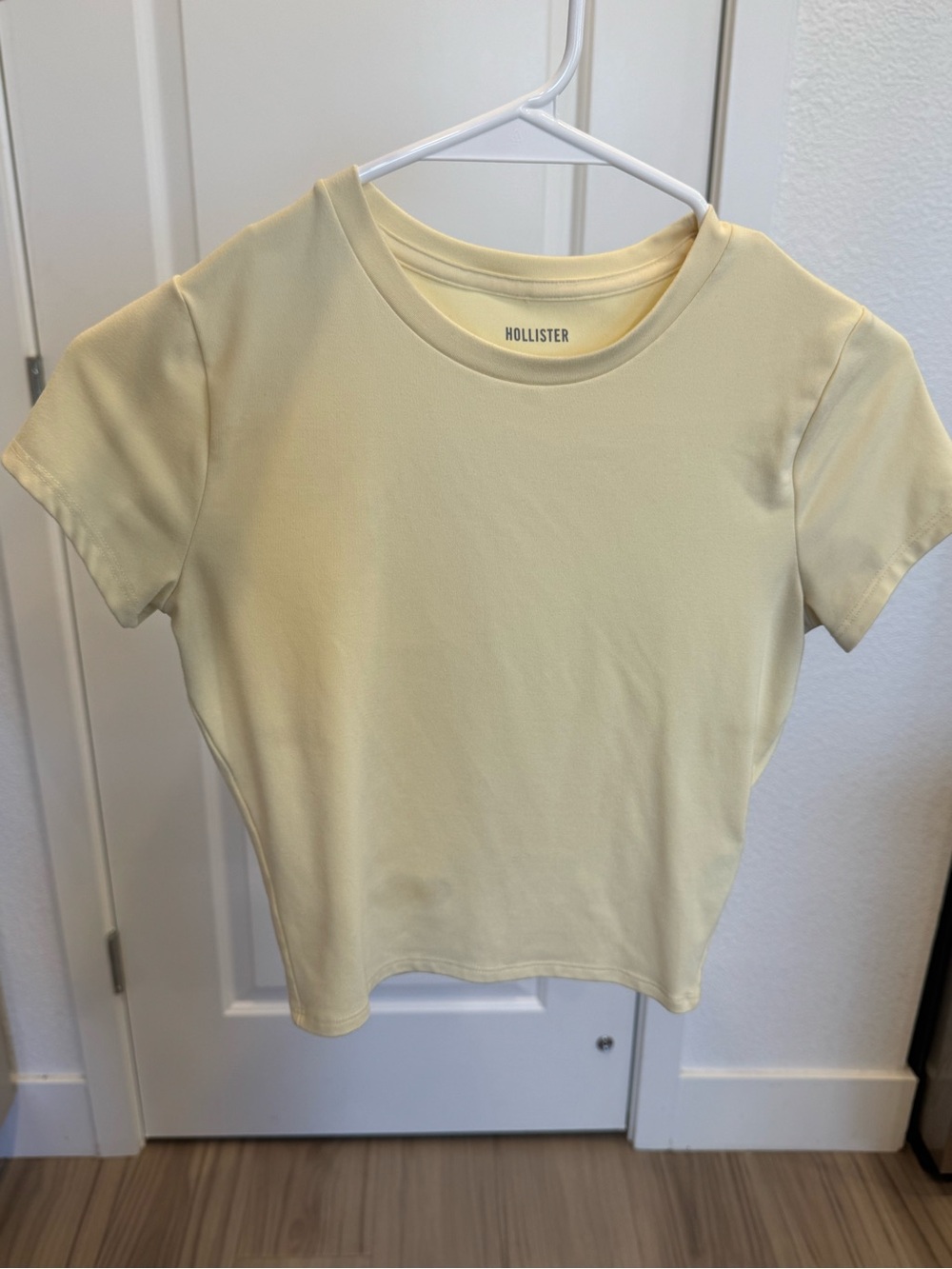 Hollister Short Sleeve Crewneck Tee in Soft Lemon